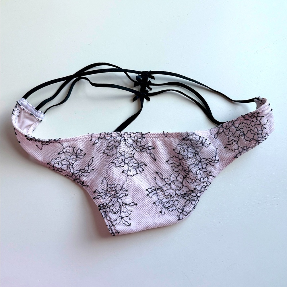 Victoria’s Secret Strappy V-String Sexy Thong Pantie Retired Vintage Small